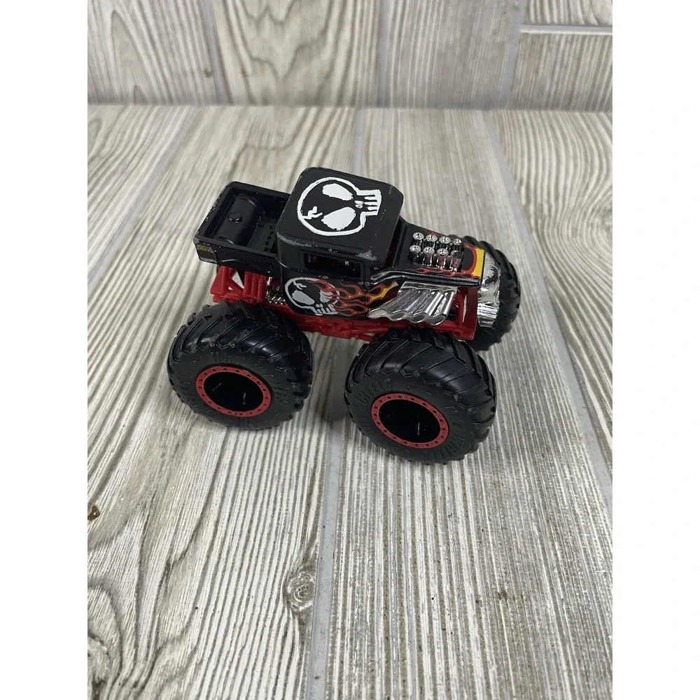 Hot Wheels Monster Jam 1:64 Trucks Lot of 6 Gunkster Slap N Stick Bone Shaker